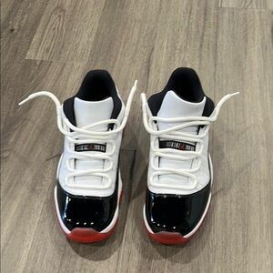 Air Jordan 11 Retro Low Concord Bred